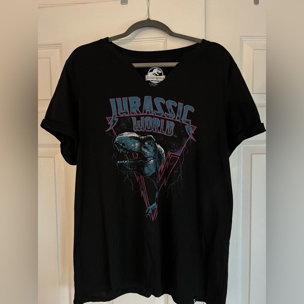 TORRID Jurassic World Ladies Tee - Size 2